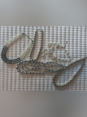 🌸SILVER AND PEARL COSTUME JEWELRY NECKLACE BUNDLE🌸